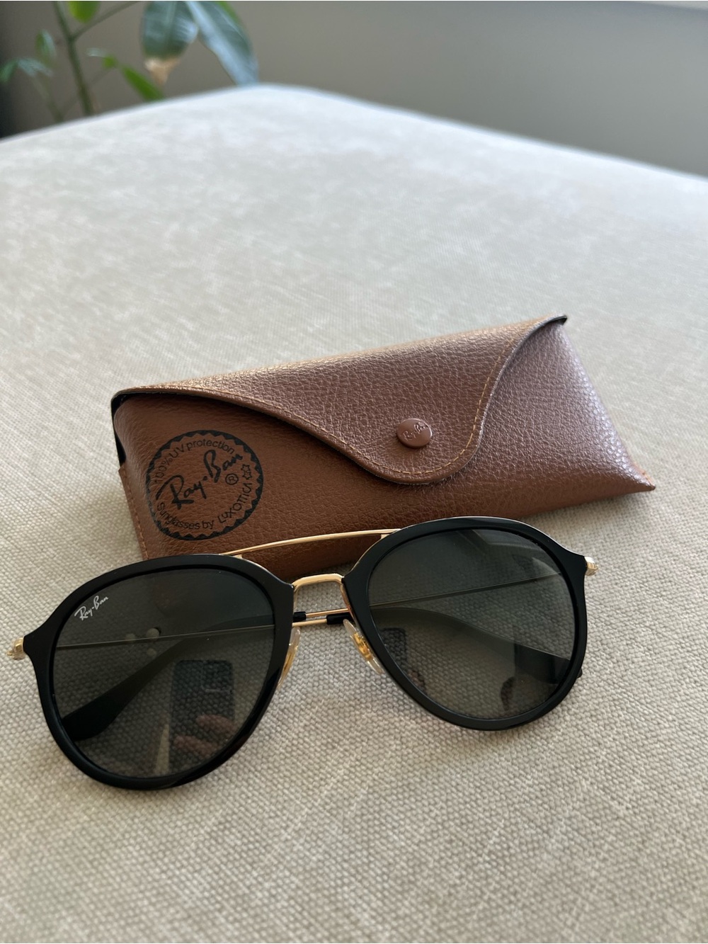 Ray-Ban Black and Gold Aviator Sunglasses